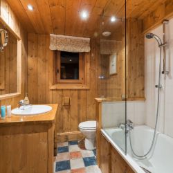 Indiana Lodge Bathroom