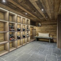 Chalet Lightbowne ski and boot room