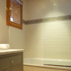 Chalet Pasarale Bathroom