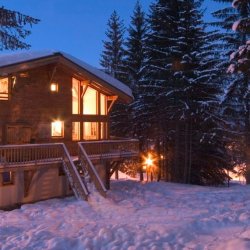 Chalet Atilla at night 