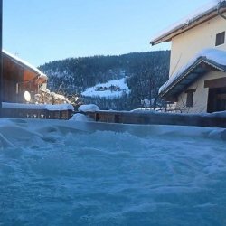 Chalet les Cabris Hot Tub