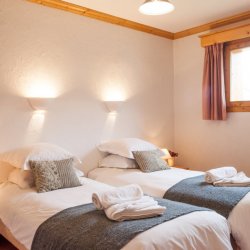 A Twin bedroom in Chalet Covie Meribel Les Allues