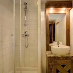 Chalet Libra Bathroom with Shower