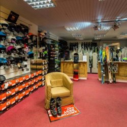 Val 2400 Ski Hire Shop