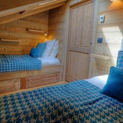 Chalet La Petite Chapelle Twin Bedroom