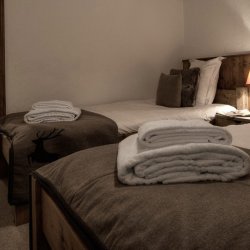 Twin room in. Chalet Le Bouquetin, Meribel