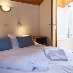 A Double Bedroom in Apartment Jardin in Meribel Morel