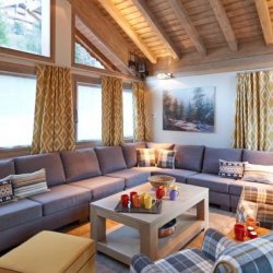 The spacious living room in Chalet Eleanor