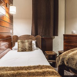 A Twin bedroom in Chalet Verseau Val Thorens