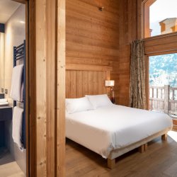 Chalet Kashmir Bedroom