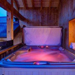 Chalet Laetitia Hot Tub