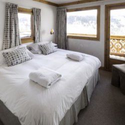 Chalet Virage Bedroom with balcony