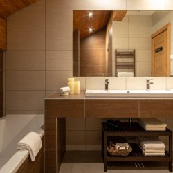 Chalet Kashmir Bathroom