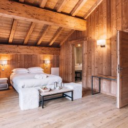 Chalet Kashmir Luxurious Bedroom
