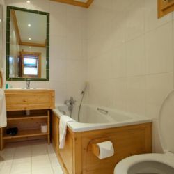Chalet Quatre Meules Bathroom