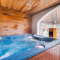 Chalet Refuge Boua Hot Tub