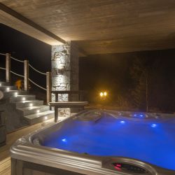 Chalet Valentine Hot Tub