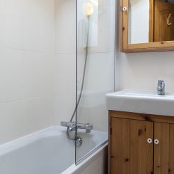 A Bathroom in Apartment Jardin in Meribel Morel