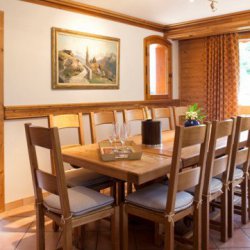 The dining area in Chalet Serpolet in Meribel