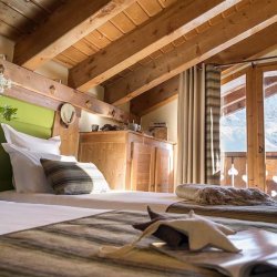Twin Bedroom in the 4 Bedroom South facing Apartment in Residence L'Oxalys, Val Thorens