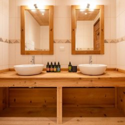 A bathroom in Chalet Chloe Val Thorens