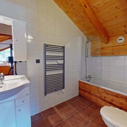 A bathroom in Chalet Daurel, Meribel Centre