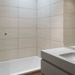A bathroom in Chalet Rikiki Courchevel Moriond