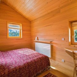 One of the bedrooms in Chalet Eric Meribel Centre