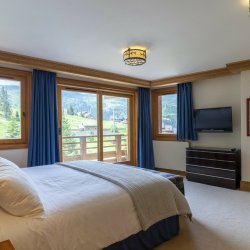 A Spacious Bedroom in Chalet Foret Meribel