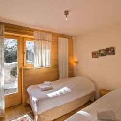 A twin bedroom in Chalet Eric Meribel Centre