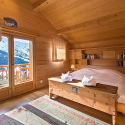 One of the bedrooms in Chalet Eric Meribel Centre
