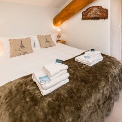 Double/Twin bedroom in Chalet Le Christope in Meribel Village