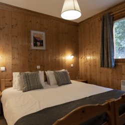 Double/Twin bedroom in Chalet Everest, Meribel