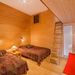 A large bedroom in Chalet Eric Meribel Centre
