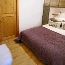 One of Double bedrooms in Chalet La Combe Meribel