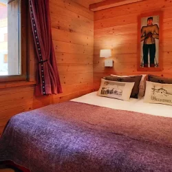 Double bedroom in Chalet La Combe Meribel