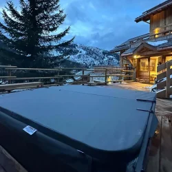 The outdoor Hot Tub at Chalet Etoile des Neiges Meribel