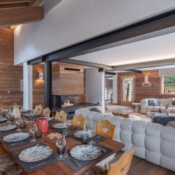 The Living and dining areas with a fireplace in Chalet Etoile des Neiges Meribel
