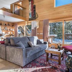 The Living area with fireplace in Chalet Eric Meribel Centre