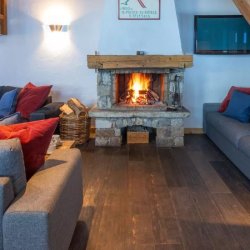 The living area with fireplace in Chalet Rikiki Courchevel Moriond