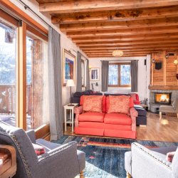 The Living room with fireplace in Chalet Tourterelle Meribel Village