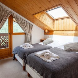 A Twin bedroom in Chalet Virage Meribel