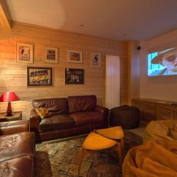 The TV room in Chalet Eric Meribel Centre