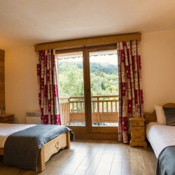 Twin bedroom in Chalet Meru Meribel