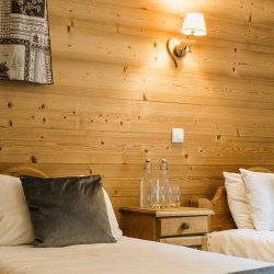 Twin bedroom in Chalet Meru Meribel