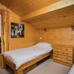 A Twin bedroom in Chalet Topaz La Tania