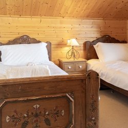 A twin bedroom in Apartment Dou du Pont in Meribel Centre