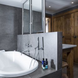 A lovely bathroom in Chalet Lapin Blanc, Meribel