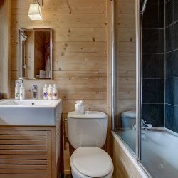 A bathroom in Chalet La Chouette Meribel