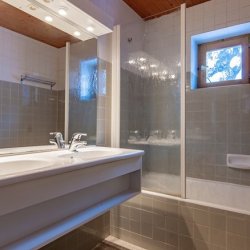 A Bathroom in Chalet La Renarde Meribel